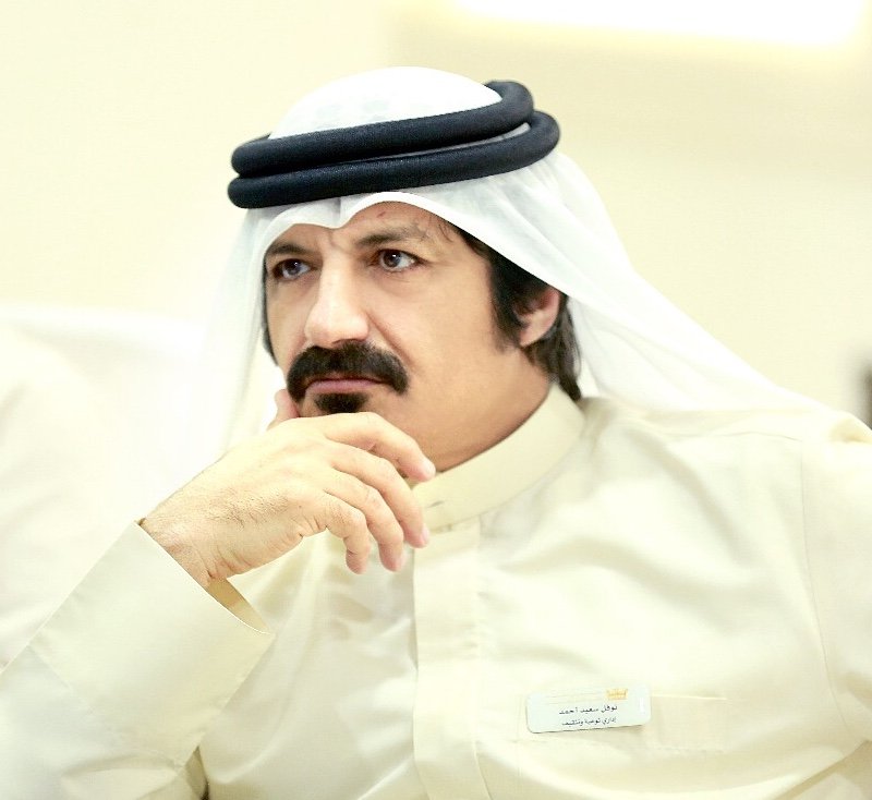 Arabian men's clothing – man wearing a dishdasha with ghutra and agal (traditional Arabic clothing)